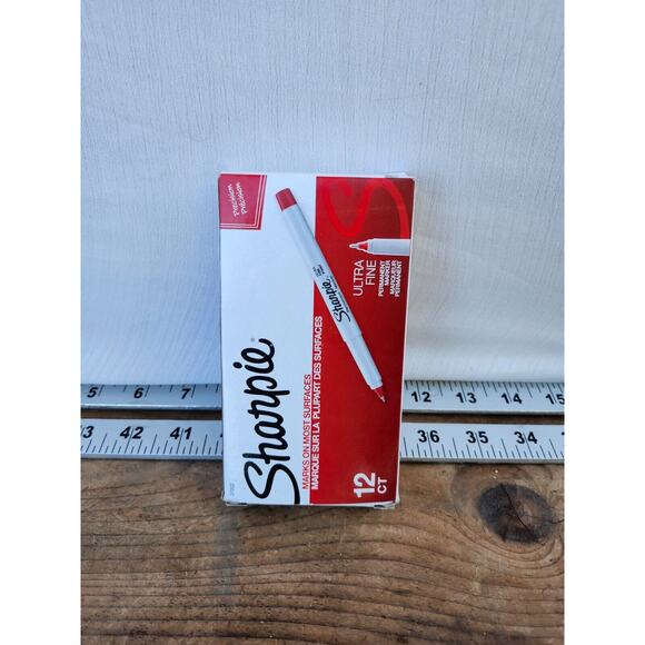 SHARPIE 37002 Permanent Markers Ultra Fine Point Red‎ 12 Count - Picture 1 of 4